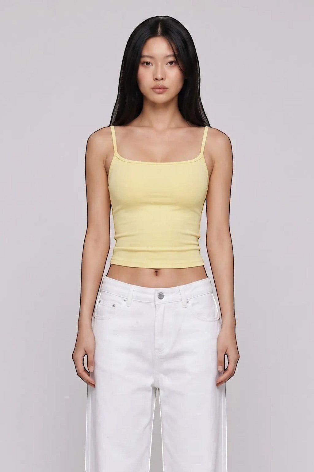 SOLAのイエローのクロップドキャミブラトップ。立体カップ内蔵でバストを美しく見せるストレッチ素材のトップス。